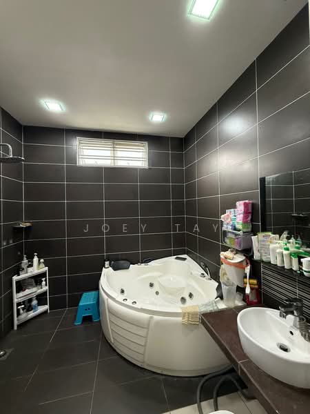3-storey Terraced House for Sale in Bandar Seri Alam (Masai) - Joey Tay - Bathroom - PropertyGuru.com.my