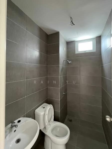 Kondominium untuk Dijual di Starhill Luxury Residence - Rain Yu - Master Bathroom - PropertyGuru.com.my