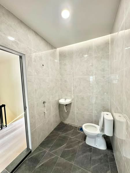Rumah Teres 2-Tingkat untuk Dijual di Taman Skudai Baru (Skudai) - Lynn SL - Bathroom - PropertyGuru.com.my