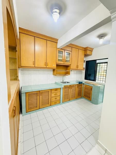 Pangsapuri untuk Dijual di Lily & Jasmine Apartment - Daniel Yong - Kitchen - PropertyGuru.com.my