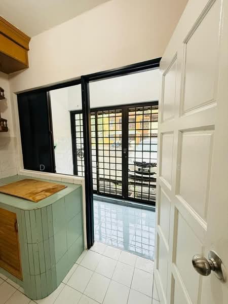 Pangsapuri untuk Dijual di Lily & Jasmine Apartment - Daniel Yong - Kitchen - PropertyGuru.com.my