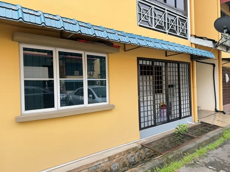Pangsapuri untuk Dijual di Lily & Jasmine Apartment - Daniel Yong - Exterior - PropertyGuru.com.my