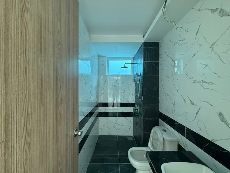 Condominium for Sale at QuayWest Residence - Rain Yu - Master Bathroom - PropertyGuru.com.my