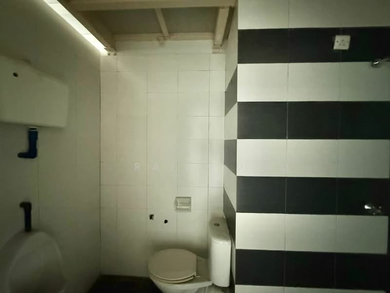 Pejabat untuk Dijual di Taman Bukit Jambul (Bukit Jambul) - Rain Yu - Bathroom - PropertyGuru.com.my