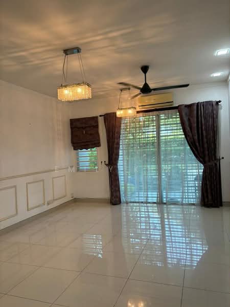 Rumah Bandar untuk Dijual di Shah Alam (Selangor) - Emily Kho - Living Room - PropertyGuru.com.my