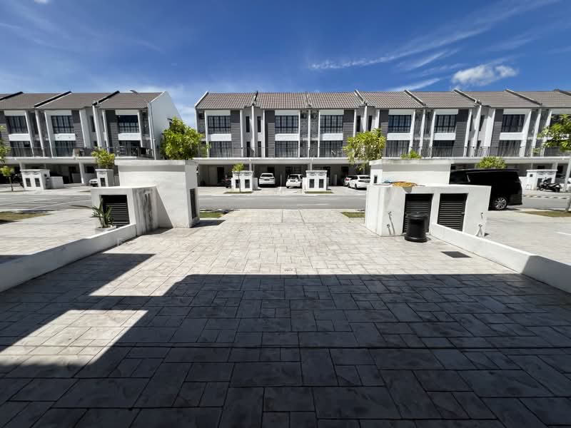 3-storey Terraced House for Rent in Sepang (Selangor) - Edmizi Othman - Exterior - PropertyGuru.com.my