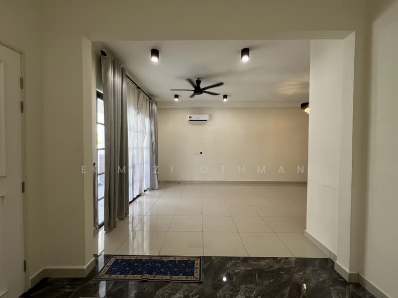 3-storey Terraced House for Rent in Sepang (Selangor) - Edmizi Othman - Living Room - PropertyGuru.com.my