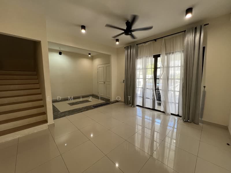 3-storey Terraced House for Rent in Sepang (Selangor) - Edmizi Othman - Living Room - PropertyGuru.com.my