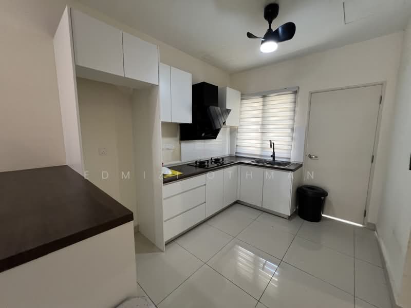 3-storey Terraced House for Rent in Sepang (Selangor) - Edmizi Othman - Kitchen - PropertyGuru.com.my