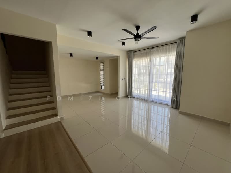 3-storey Terraced House for Rent in Sepang (Selangor) - Edmizi Othman - Living Room - PropertyGuru.com.my