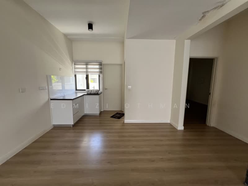 3-storey Terraced House for Rent in Sepang (Selangor) - Edmizi Othman - Kitchen - PropertyGuru.com.my