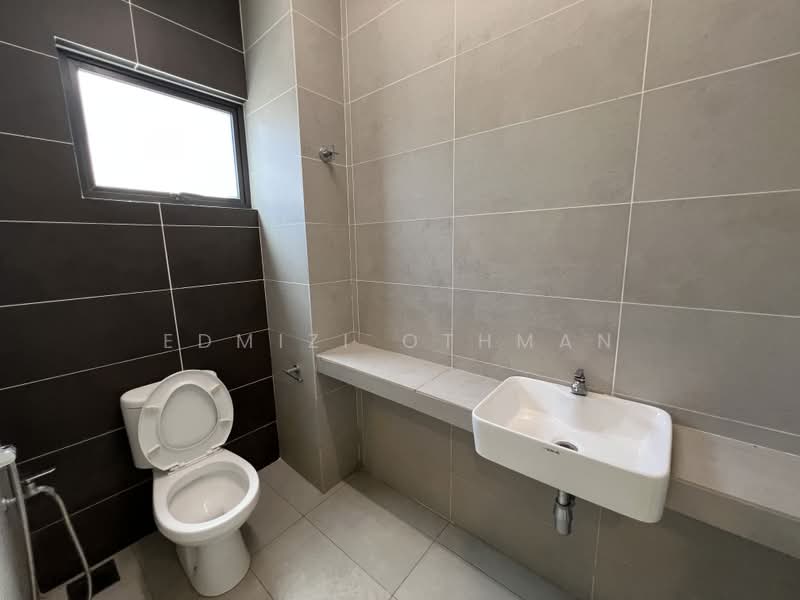 3-storey Terraced House for Rent in Sepang (Selangor) - Edmizi Othman - Bathroom - PropertyGuru.com.my