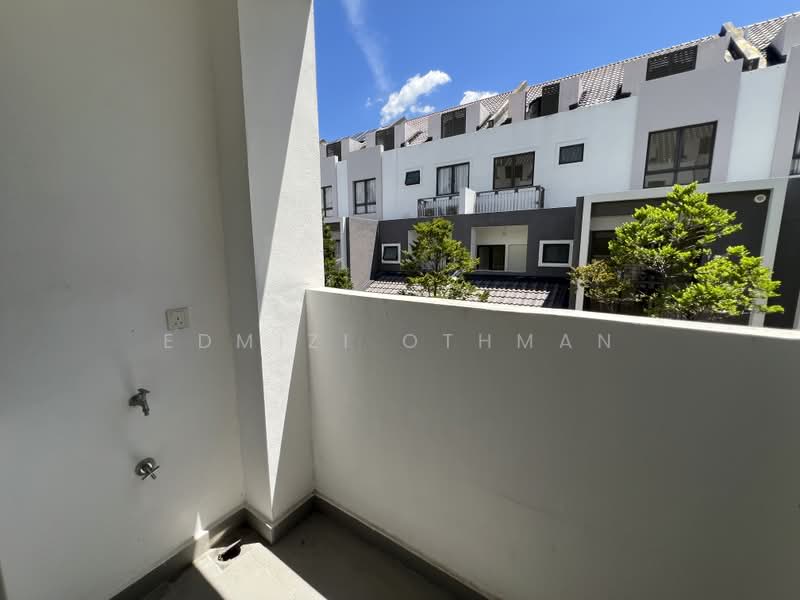 3-storey Terraced House for Rent in Sepang (Selangor) - Edmizi Othman - Balcony - PropertyGuru.com.my
