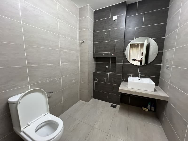 3-storey Terraced House for Rent in Sepang (Selangor) - Edmizi Othman - Bathroom - PropertyGuru.com.my
