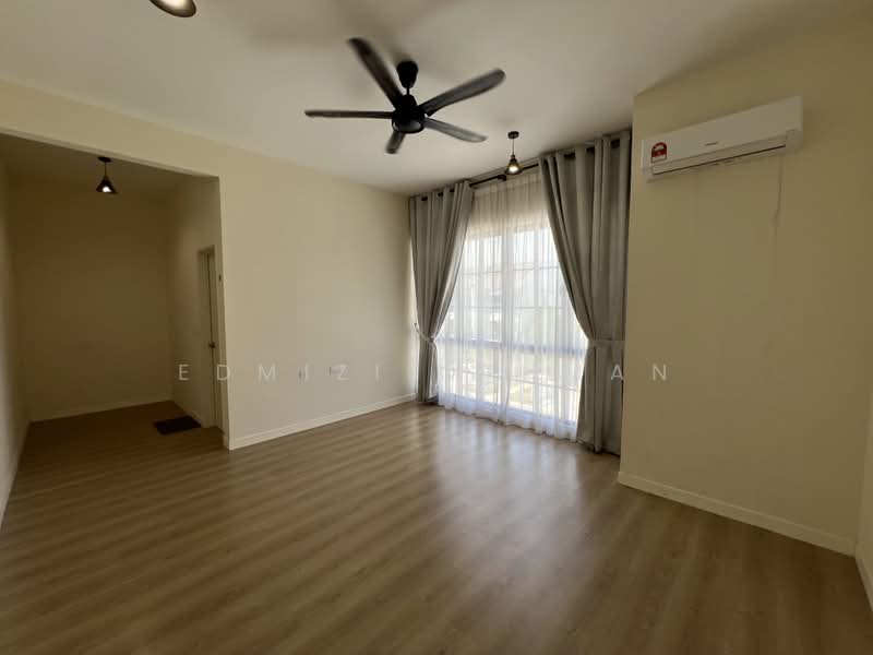 3-storey Terraced House for Rent in Sepang (Selangor) - Edmizi Othman - Living Room - PropertyGuru.com.my