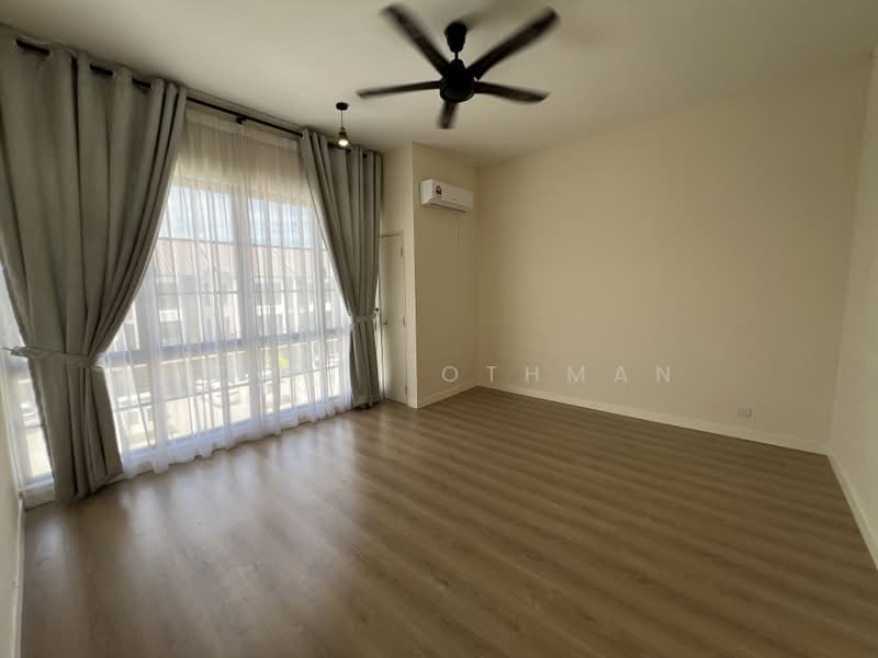 3-storey Terraced House for Rent in Sepang (Selangor) - Edmizi Othman - Living Room - PropertyGuru.com.my