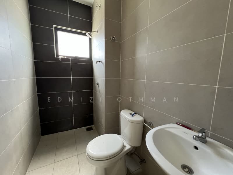 3-storey Terraced House for Rent in Sepang (Selangor) - Edmizi Othman - Bathroom - PropertyGuru.com.my