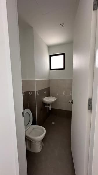 Kilang untuk Disewa di Taman Industri Jaya (Skudai) - Zoey Lee - Bathroom - PropertyGuru.com.my