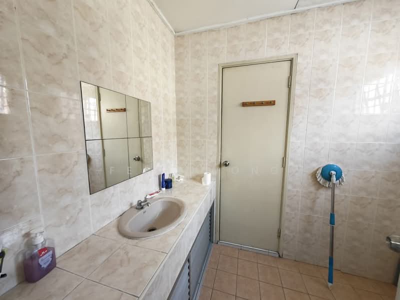 2-storey Terraced House for Sale in TAMAN PUCHONG UTAMA (Puchong) - Felix Wong - Bathroom - PropertyGuru.com.my
