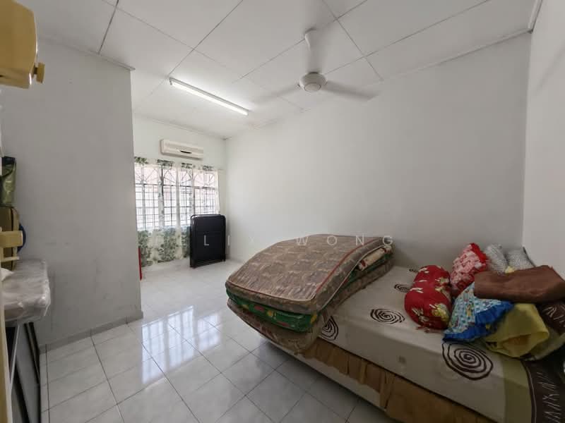2-storey Terraced House for Sale in TAMAN PUCHONG UTAMA (Puchong) - Felix Wong - Bedroom - PropertyGuru.com.my