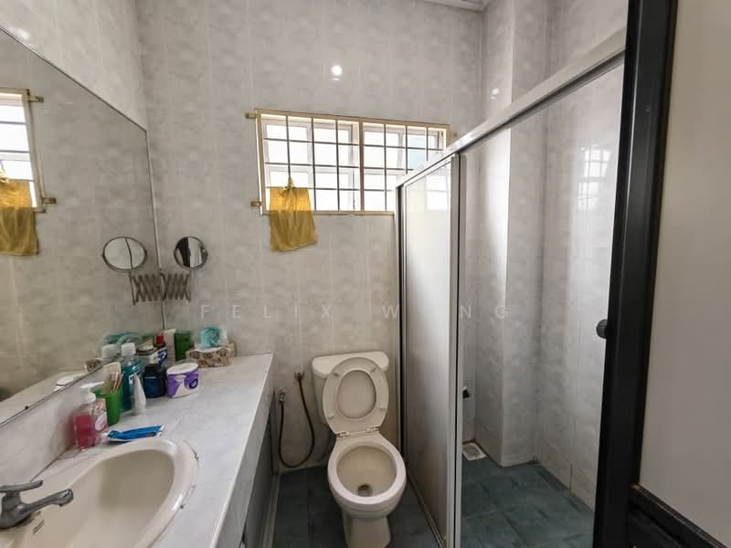 2-storey Terraced House for Sale in TAMAN PUCHONG UTAMA (Puchong) - Felix Wong - Bathroom - PropertyGuru.com.my