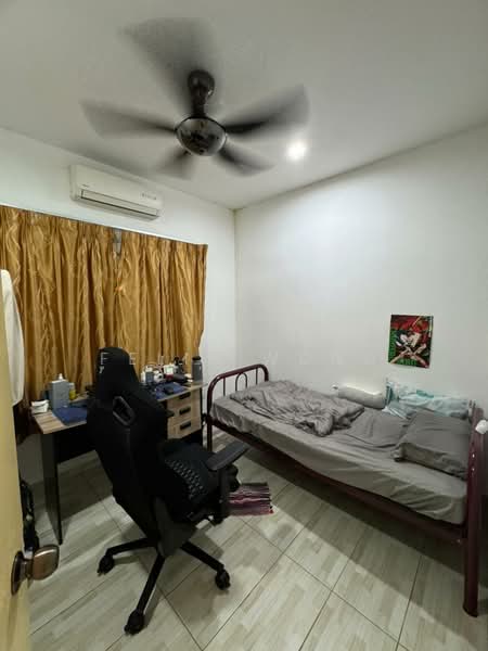 Pangsapuri untuk Dijual di Kenanga Apartments - Felix Wong - Bedroom - PropertyGuru.com.my