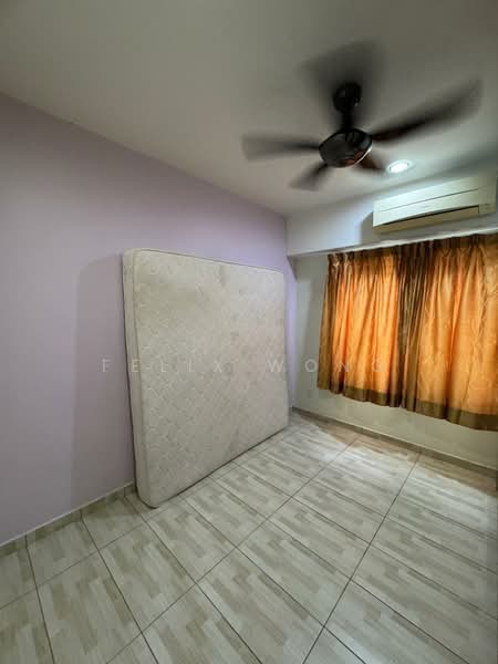 Pangsapuri untuk Dijual di Kenanga Apartments - Felix Wong - Bedroom - PropertyGuru.com.my