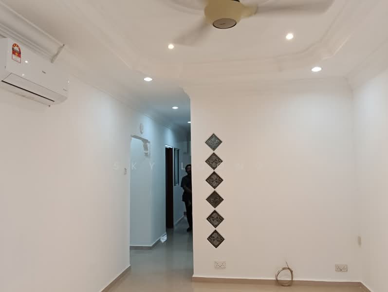 1-storey Terraced House for Sale in Kelana Jaya (Petaling Jaya) - Sky Loong - Living Room - PropertyGuru.com.my