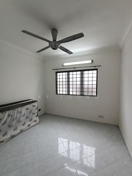 1-storey Terraced House for Sale in Kelana Jaya (Petaling Jaya) - Sky Loong - Bedroom - PropertyGuru.com.my