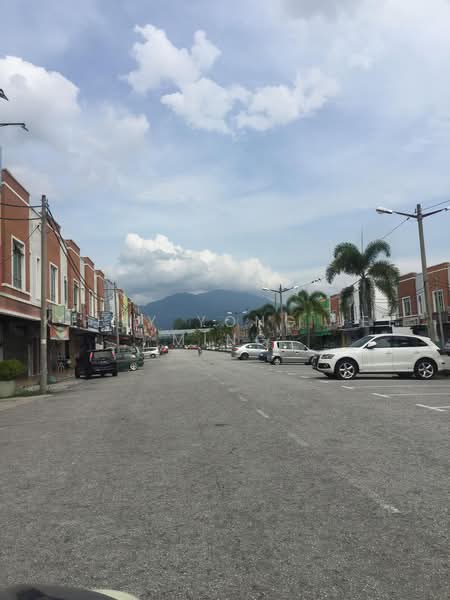Shop for Sale in Seksyen 4 Bandar Utama Batang Kali (Batang Kali) - Kelly Yong Lee Ming - Exterior - PropertyGuru.com.my