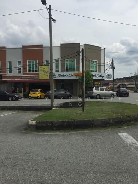 Shop for Sale in Seksyen 4 Bandar Utama Batang Kali (Batang Kali) - Kelly Yong Lee Ming - Exterior - PropertyGuru.com.my