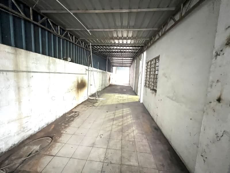 Semi-D Factory for Sale in Taman Tan Sri Yaacob (Johor Bahru) - Clarence Low - Corridor - PropertyGuru.com.my