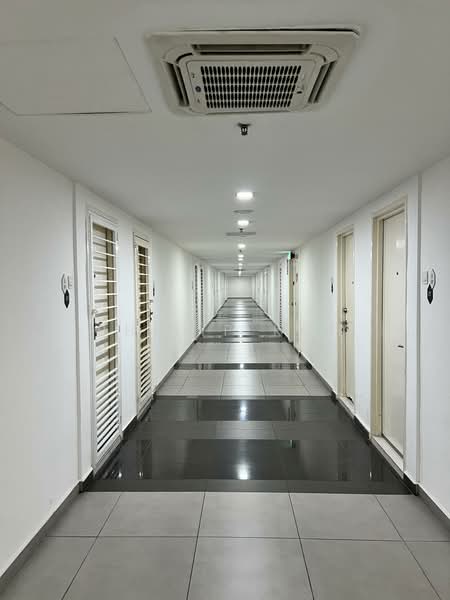 Servis Apartment untuk Dijual di Avenue D'Vogue - Philip Koh - Corridor - PropertyGuru.com.my