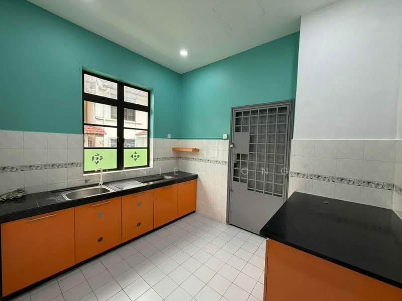 Rumah Teres 2-Tingkat untuk Dijual di Bandar Seri Alam (Masai) - Daniel Yong - Kitchen - PropertyGuru.com.my