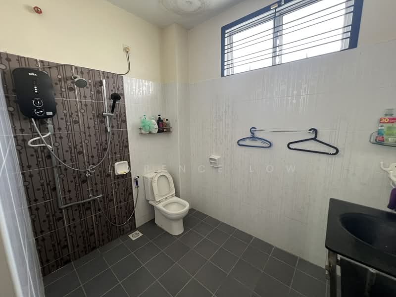 Terraced House for Rent in Taman Mutiara Rini (Skudai) - Clarence Low - Bathroom - PropertyGuru.com.my