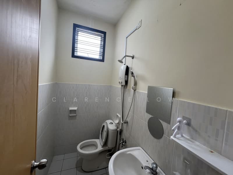 Terraced House for Rent in Taman Mutiara Rini (Skudai) - Clarence Low - Bathroom - PropertyGuru.com.my
