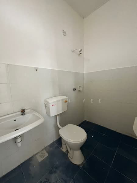 Rumah Teres 2 Tingkat untuk Disewa di Bandar Mahkota Cheras (Cheras) - Aaron Yee - Bathroom - PropertyGuru.com.my