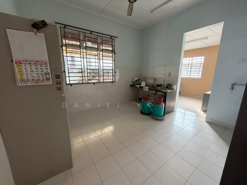 Rumah Teres 1 Tingkat untuk Dijual di Taman Pelangi Indah (Ulu Tiram) - Daniel Yong - Kitchen - PropertyGuru.com.my