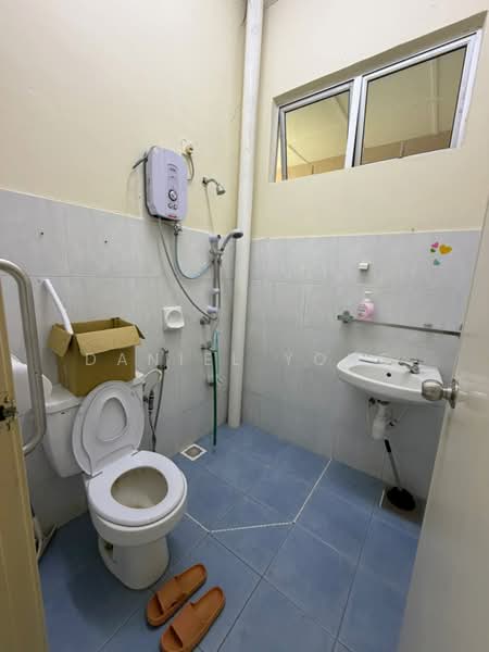Rumah Teres 1 Tingkat untuk Dijual di Taman Pelangi Indah (Ulu Tiram) - Daniel Yong - Bathroom - PropertyGuru.com.my