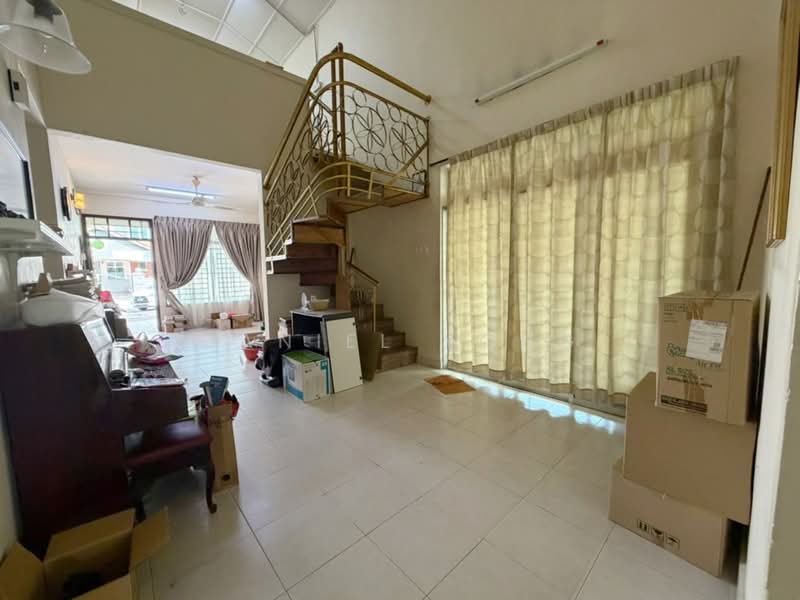 Rumah Teres 1 Tingkat untuk Dijual di Taman Pelangi Indah (Ulu Tiram) - Daniel Yong - Living Room - PropertyGuru.com.my