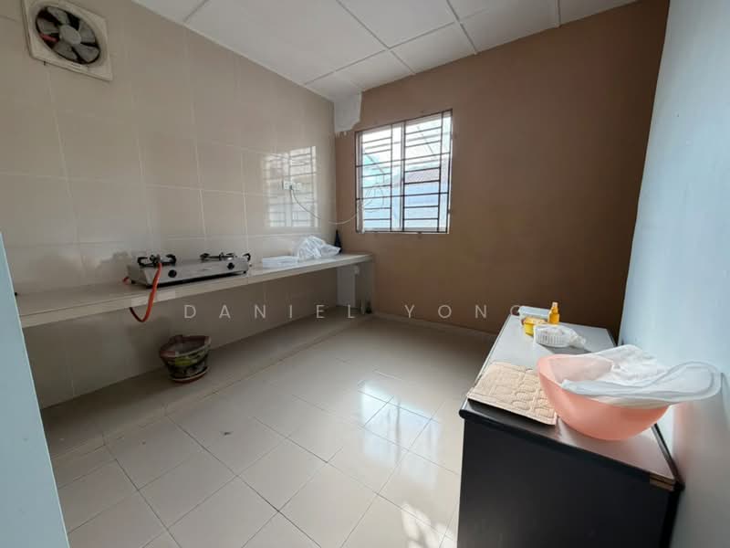 Rumah Teres 1 Tingkat untuk Dijual di Taman Pelangi Indah (Ulu Tiram) - Daniel Yong - Kitchen - PropertyGuru.com.my