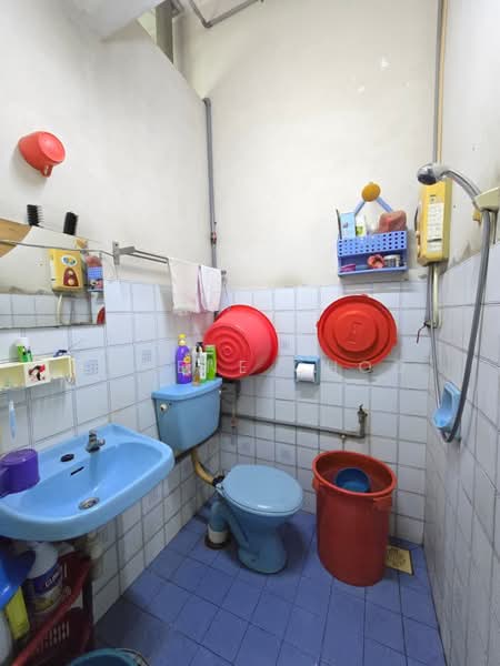 Rumah Teres 1 Tingkat untuk Dijual di Taman Bidara (Selayang) - Eugene Choo - Bathroom - PropertyGuru.com.my
