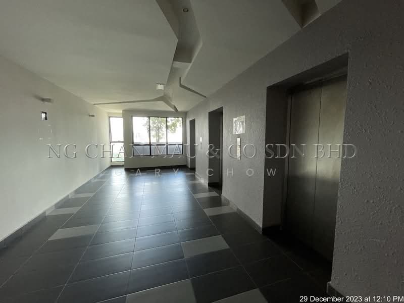 Kediaman Servis untuk Dijual di The Leafz @ Dedaun - Gary Chow - Corridor - PropertyGuru.com.my