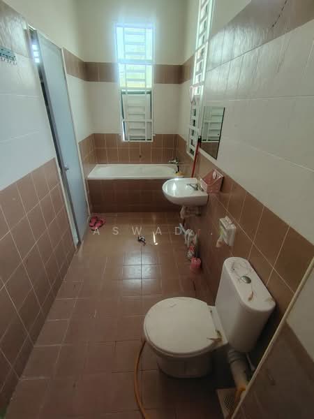 Rumah Berkembar untuk Dijual di Bandar Putra Bertam (Kepala Batas) - Aswad . - Bathroom - PropertyGuru.com.my