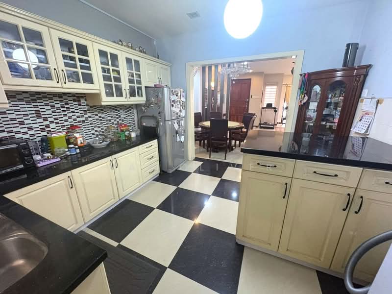 3-storey Terraced House for Sale in Mutiara Bukit Jalil (Bukit Jalil) - Mak Oliver - Kitchen - PropertyGuru.com.my