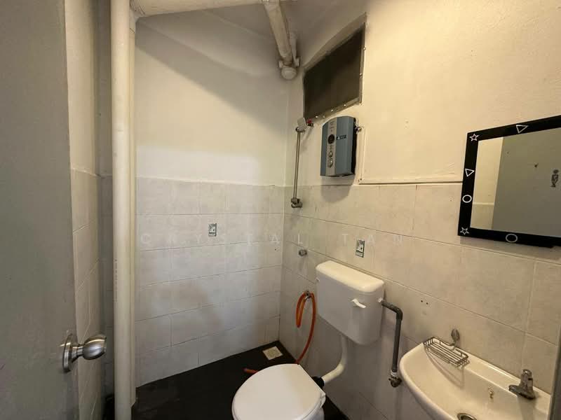 Apartment for Sale at Villa Krystal @ Bandar Selesa Jaya - Crystal Tan - Bathroom - PropertyGuru.com.my