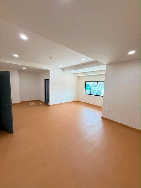 Semi-Detached House for Sale in Taman Air Biru (Pasir Gudang) - Melinda Ee - Living Room - PropertyGuru.com.my