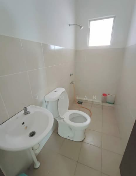 Rumah Bandar untuk Dijual di Kuching (Sarawak) - Jeno Tan - Bathroom - PropertyGuru.com.my