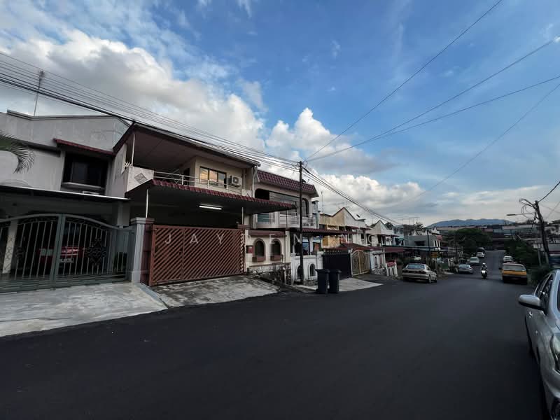2-storey Terraced House for Sale in Taman Bersatu (Kulai) - Jayden Ng - Exterior - PropertyGuru.com.my