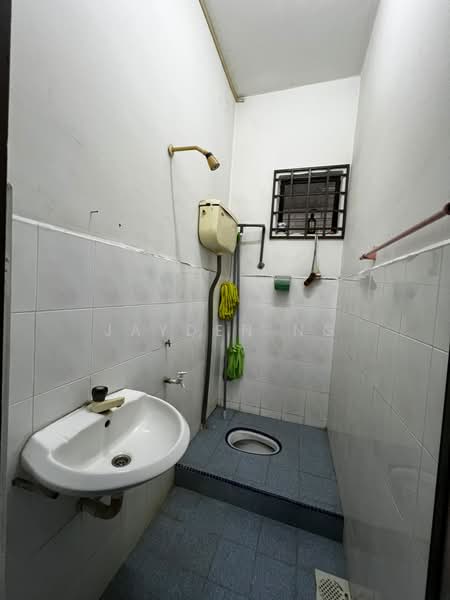 2-storey Terraced House for Sale in Taman Bersatu (Kulai) - Jayden Ng - Bathroom - PropertyGuru.com.my